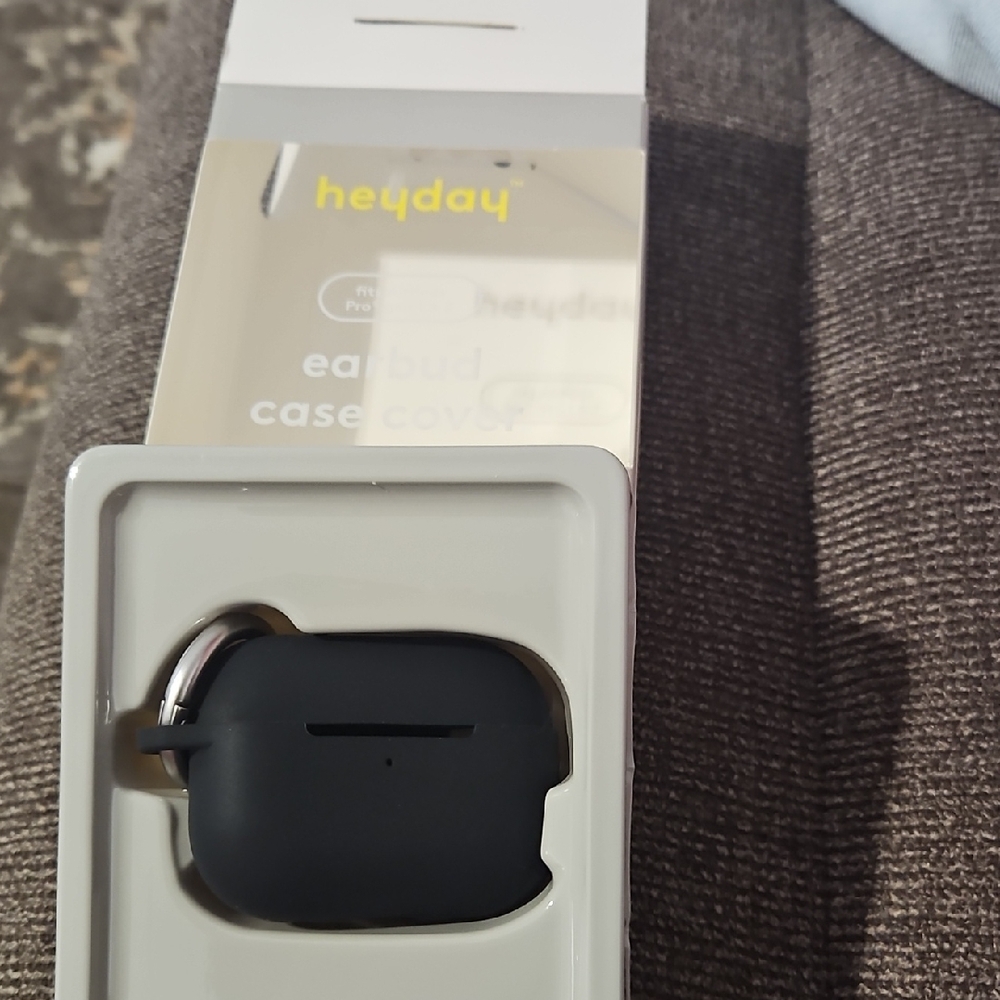 ❤️NWT Heyday Midnight Black Earbud Case Cover
